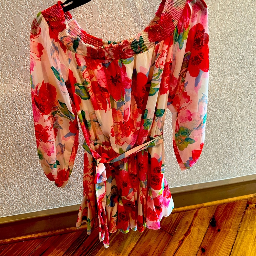 Flying tomato
Romper